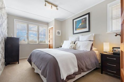 Photo of property in 43 Hutchinson Avenue, New Lynn, Auckland, 0600