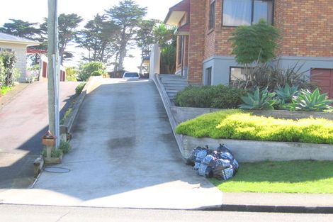 Photo of property in 2/34 Devon Road, Bucklands Beach, Auckland, 2012
