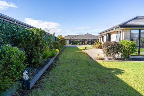 Photo of property in 42 Kowi Lakes Drive, One Tree Point, 0118