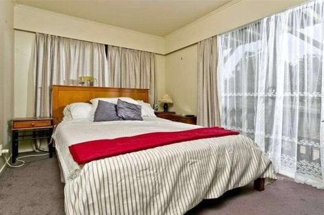 Photo of property in 1/3 Sunset Road, Totara Vale, Auckland, 0632