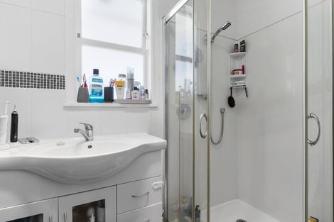 Photo of property in 260 Hepburn Road, Glendene, Auckland, 0602