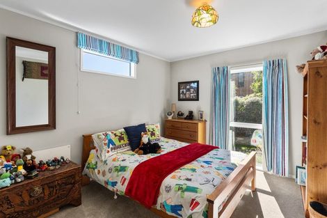Photo of property in 28 Kakariki Grove, Waikanae, 5036