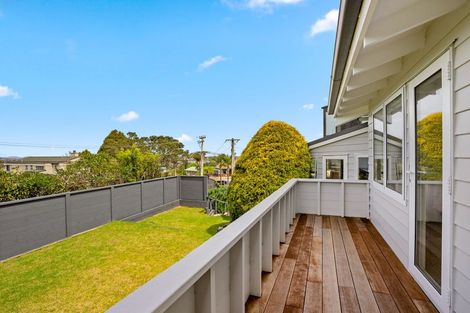 Photo of property in 7 Parr Terrace, Castor Bay, Auckland, 0620