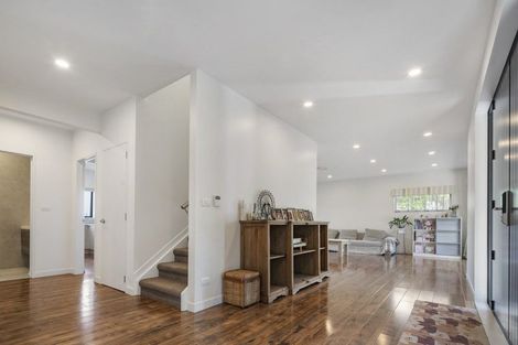 Photo of property in 4a Hilton Close, Fairview Heights, Auckland, 0632