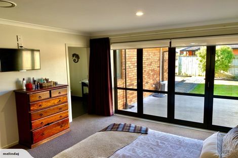 Photo of property in 4 Manhattan Court, Kelvin Grove, Palmerston North, 4414