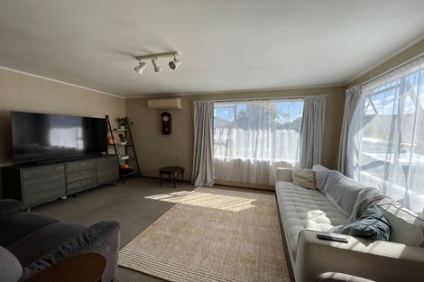 Photo of property in 21 Lisa Rise, Half Moon Bay, Auckland, 2012