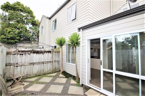Photo of property in 17/30 John Jennings Drive, Oteha, Auckland, 0632
