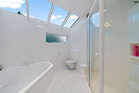 Photo of property in 17 Edgerton Road, Te Atatu Peninsula, Auckland, 0610