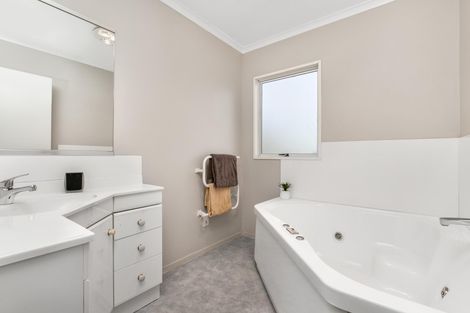 Photo of property in 30a Wellington Street, Pukekohe, 2120