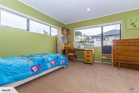 Photo of property in 1/3 Mossop Rise, Glenfield, Auckland, 0629