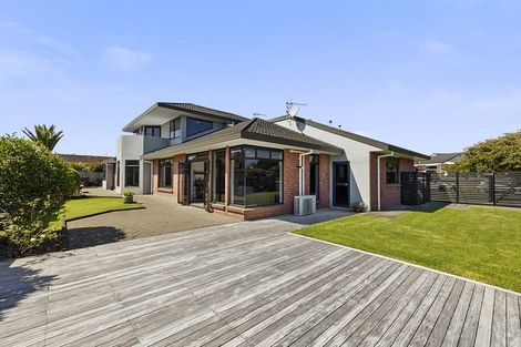 Photo of property in 16 Karina Road, Merrilands, New Plymouth, 4312