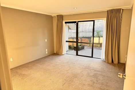 Photo of property in 2 Spring Valley Place, Oteha, Auckland, 0632