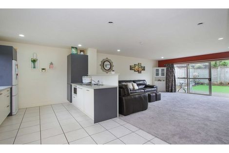 Photo of property in 1/206 Manuka Road, Bayview, Auckland, 0629
