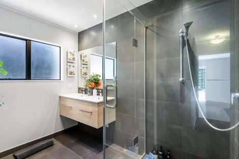 Photo of property in 2/59 Topliss Drive, Northcross, Auckland, 0632