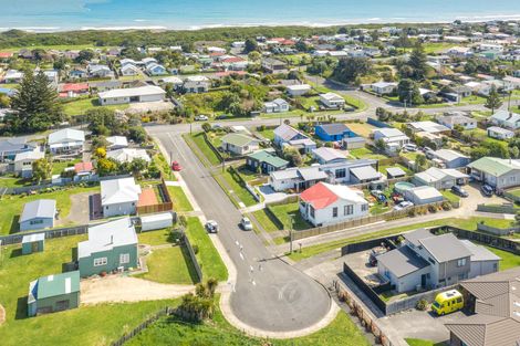 Photo of property in 3 Kamahi Street, Castlecliff, Whanganui, 4501