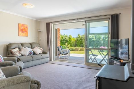 Photo of property in 33 Ketemaringi Way, Manakau, Levin, 5573