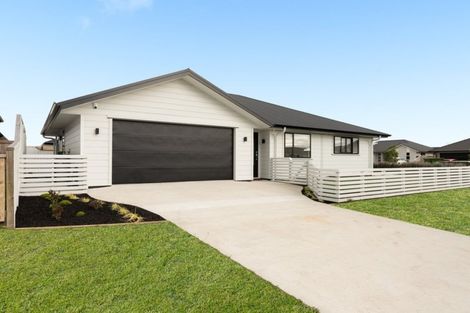 Photo of property in 14 Harding Drive, Papamoa Beach, Papamoa, 3118