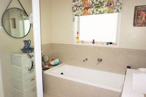 Photo of property in 25 Raptor Way, Welcome Bay, Tauranga, 3175