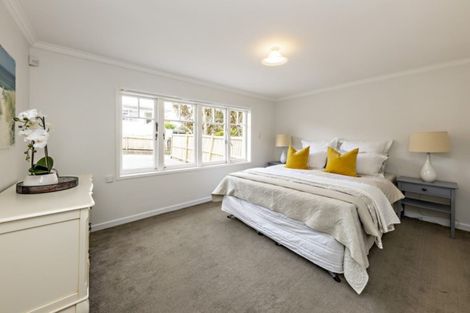 Photo of property in 14 Waiohua Road, Greenlane, Auckland, 1061