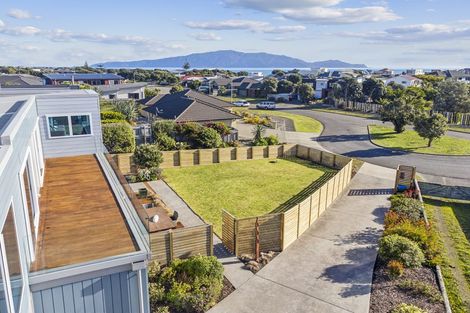 Photo of property in 156 Field Way, Waikanae Beach, Waikanae, 5036