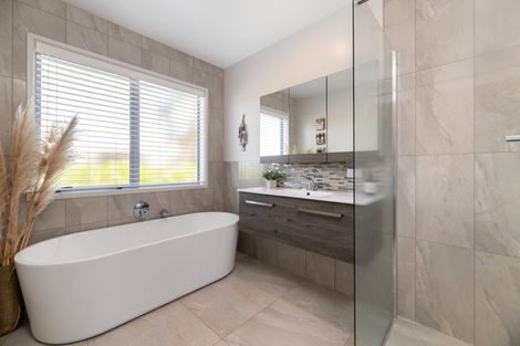 Photo of property in 42 Cassinia Close, Papamoa Beach, Papamoa, 3118