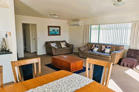 Photo of property in 11 Bermuda Place, One Tree Point, 0118