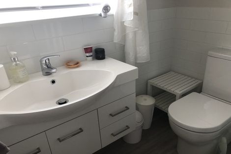 Photo of property in 2/159 Carlisle Road, Northcross, Auckland, 0632