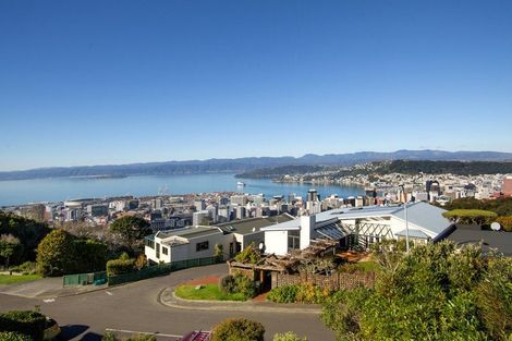 Photo of property in 5 Mataroa Avenue, Northland, Wellington, 6012
