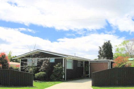 Photo of property in 2/16 Titoki Avenue, Waipahihi, Taupo, 3330