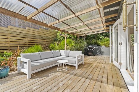 Photo of property in 2/14 Glenbush Place, Birkenhead, Auckland, 0626