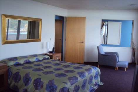 Photo of property in 114 The Esplanade, Houghton Bay, Wellington, 6023