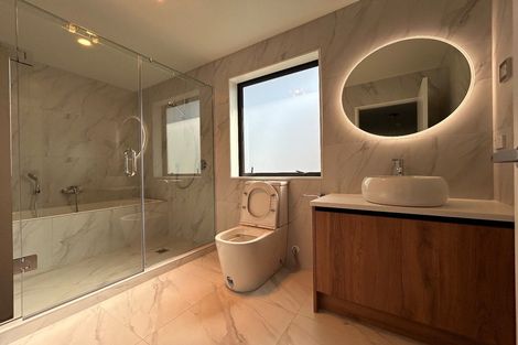 Photo of property in 215a Forrest Hill Road, Forrest Hill, Auckland, 0620