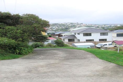 Photo of property in 10 Kinapori Terrace, Newlands, Wellington, 6037