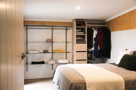 Photo of property in 15 Piha Road, Piha, New Lynn, 0772