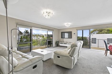 Photo of property in 62 Lagoon Way, West Harbour, Auckland, 0618