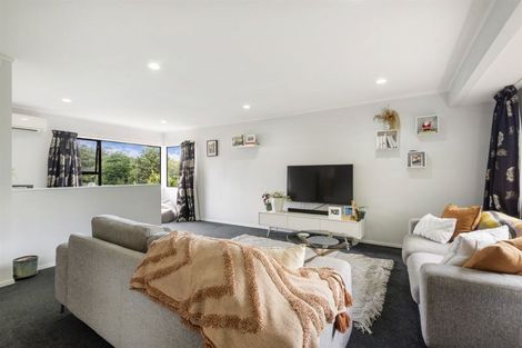 Photo of property in 2/10 Tiri View Place, Waiake, Auckland, 0630