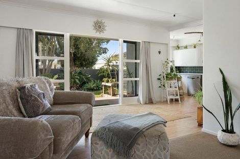 Photo of property in 11 Roretana Drive, Athenree, Katikati, 3177