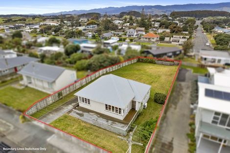 Photo of property in 38 Marine Parade, Otaki Beach, Otaki, 5512