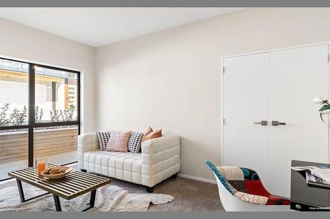 Photo of property in 18 Para Close, Fairview Heights, Auckland, 0632