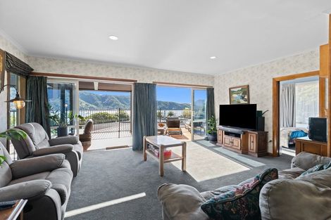Photo of property in 374a Waikawa Road, Waikawa, Picton, 7220