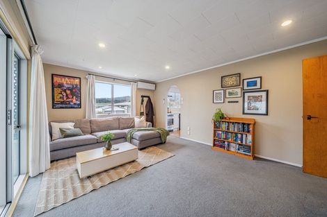 Photo of property in 1/3 Omaha Grove, Totara Park, Upper Hutt, 5018