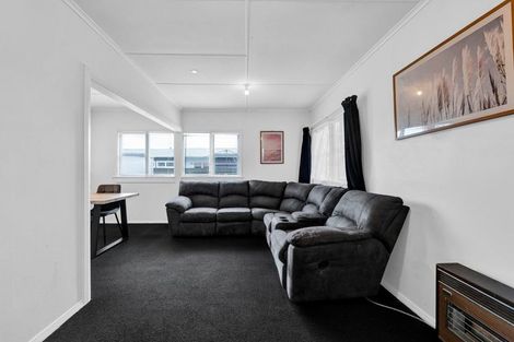 Photo of property in 59 Camberwell Road, Hawera, 4610