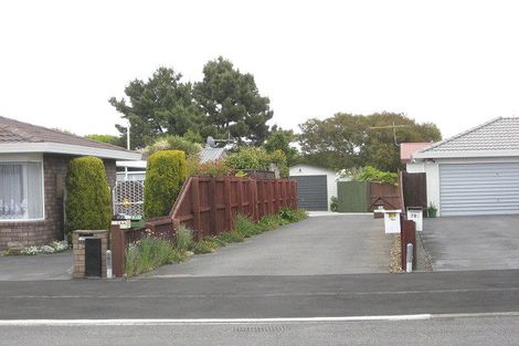 Photo of property in 2/74 Inwoods Road, Parklands, Christchurch, 8083
