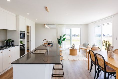 Photo of property in 69 Atlantic Drive, Fitzherbert, Palmerston North, 4410