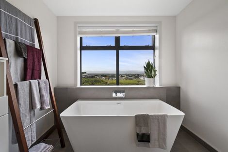 Photo of property in 67 Ruapehu Drive, Fitzherbert, Palmerston North, 4410