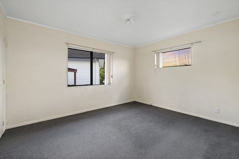 Photo of property in 2/13 Thalia Place, Totara Vale, Auckland, 0629