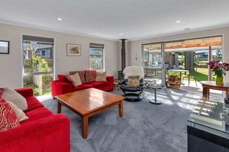 Photo of property in 9 Paradise Point Place, One Tree Point, 0118
