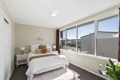 Photo of property in 2/55 Apu Crescent, Lyall Bay, Wellington, 6022