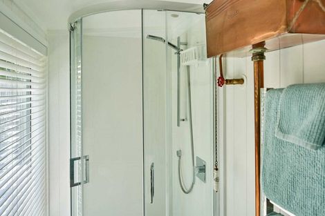 Photo of property in 8 Westhill Road, Point Howard, Lower Hutt, 5013