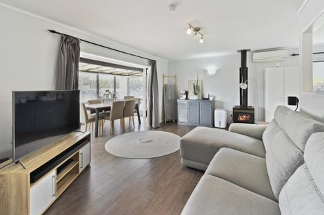 Photo of property in 12 Seaward Place, Wattle Downs, Auckland, 2103